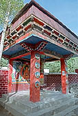 Ladakh - Tikse gompa, prayers wheels